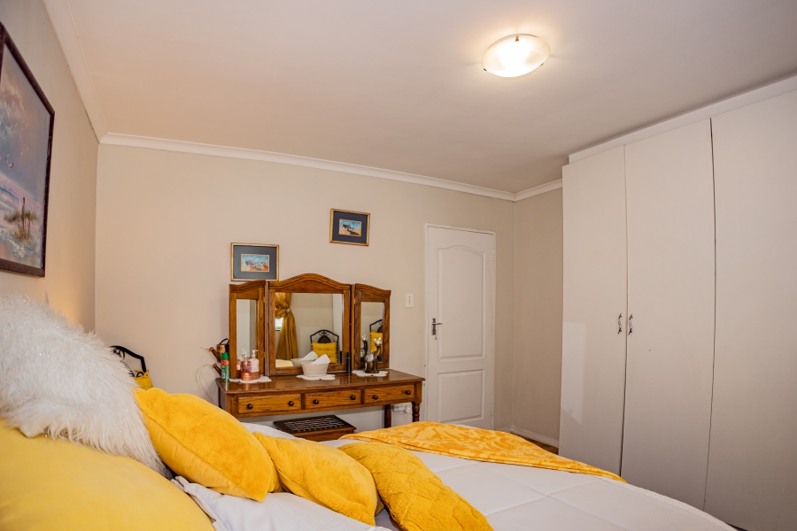 5 Bedroom Property for Sale in Loucharmante Western Cape